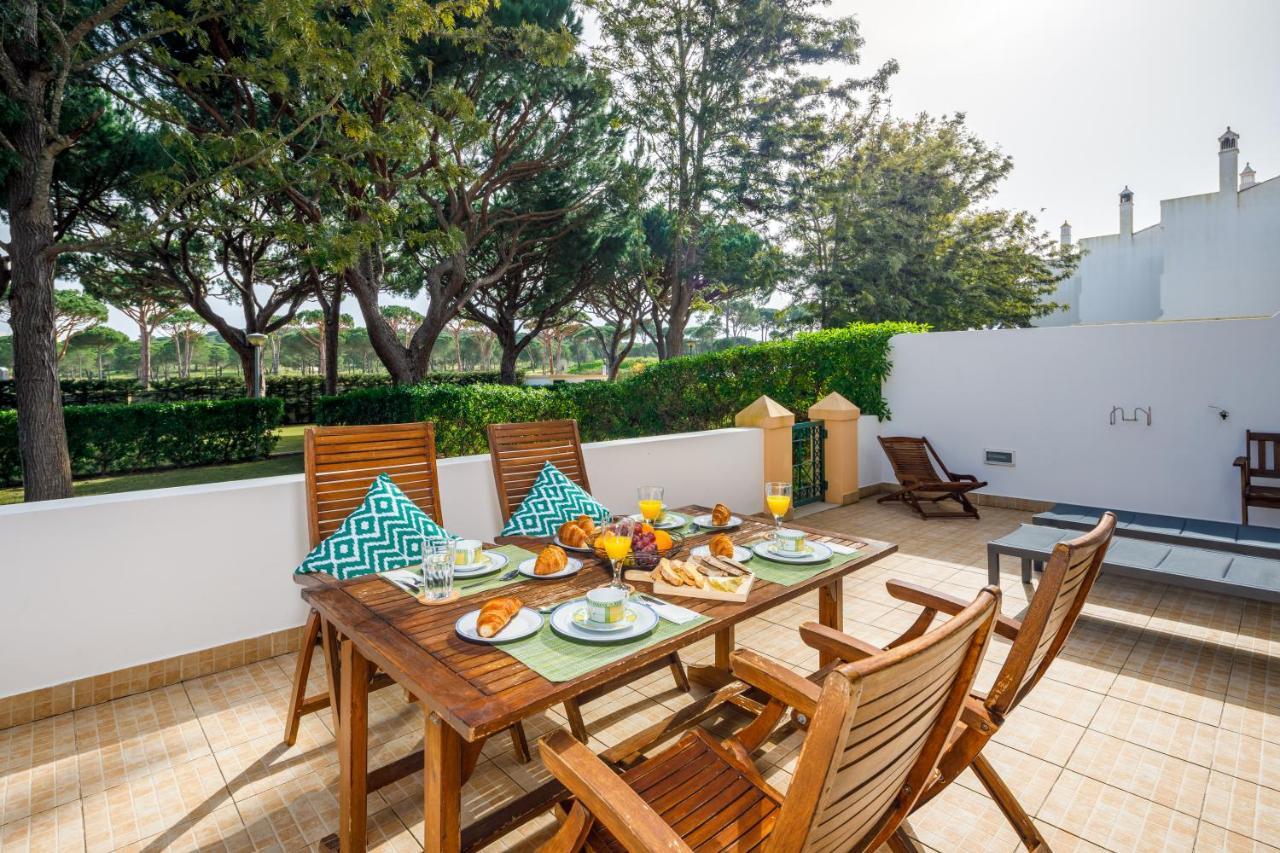 Falesia Beach Villa By The Portuguese Butler Olhos de Agua  Eksteriør billede
