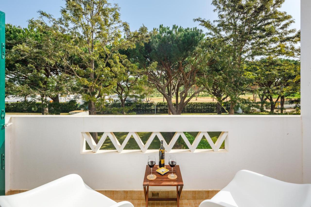 Falesia Beach Villa By The Portuguese Butler Olhos de Agua  Eksteriør billede