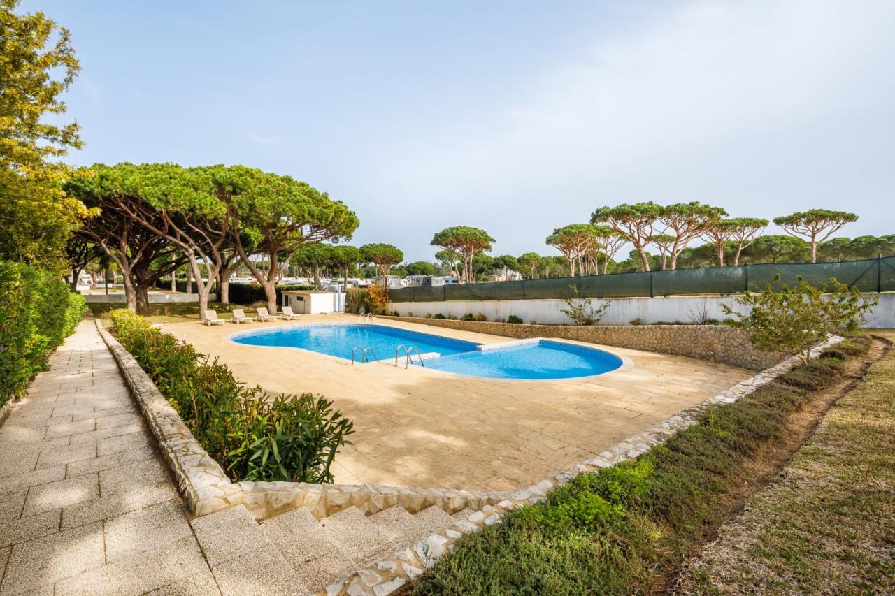 Falesia Beach Villa By The Portuguese Butler Olhos de Agua  Eksteriør billede