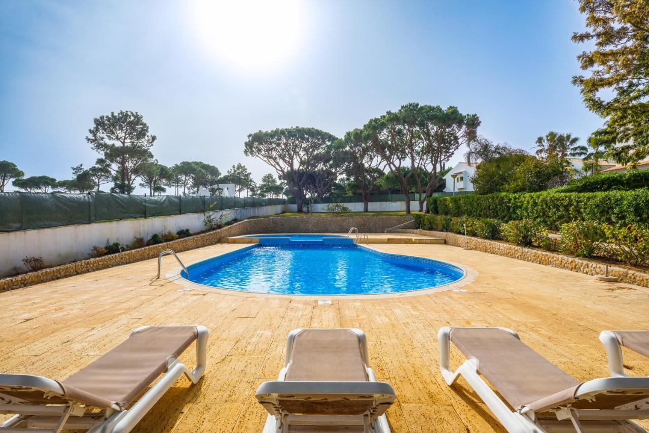 Falesia Beach Villa By The Portuguese Butler Olhos de Agua  Eksteriør billede