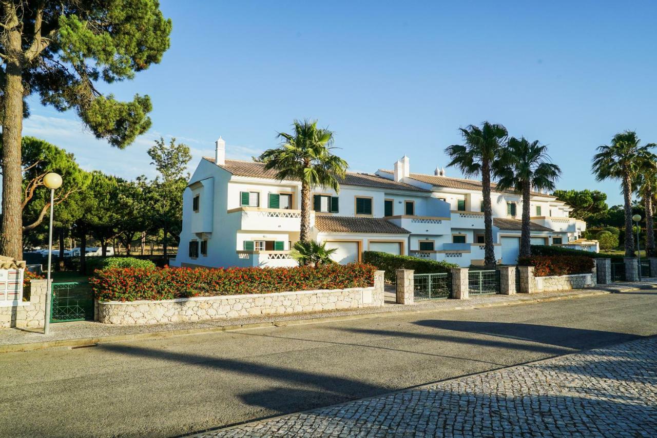Falesia Beach Villa By The Portuguese Butler Olhos de Agua  Eksteriør billede