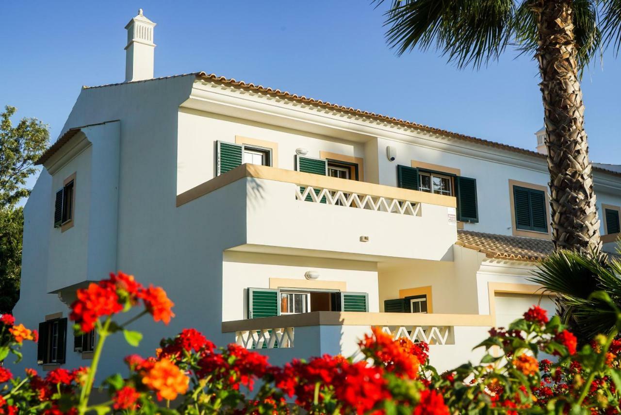 Falesia Beach Villa By The Portuguese Butler Olhos de Agua  Eksteriør billede